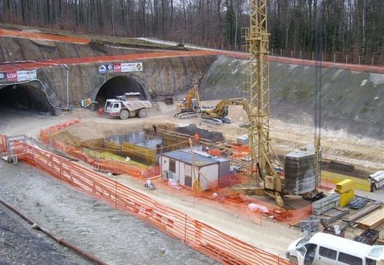 Tunnel a.jpg