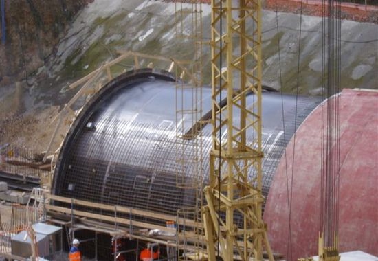 Tunnel b.jpg